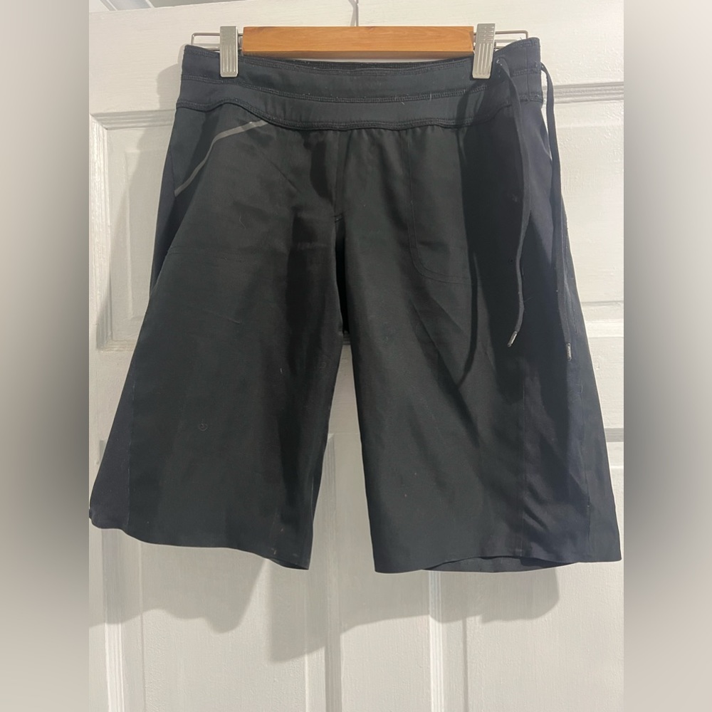 Lululemon black bike shorts